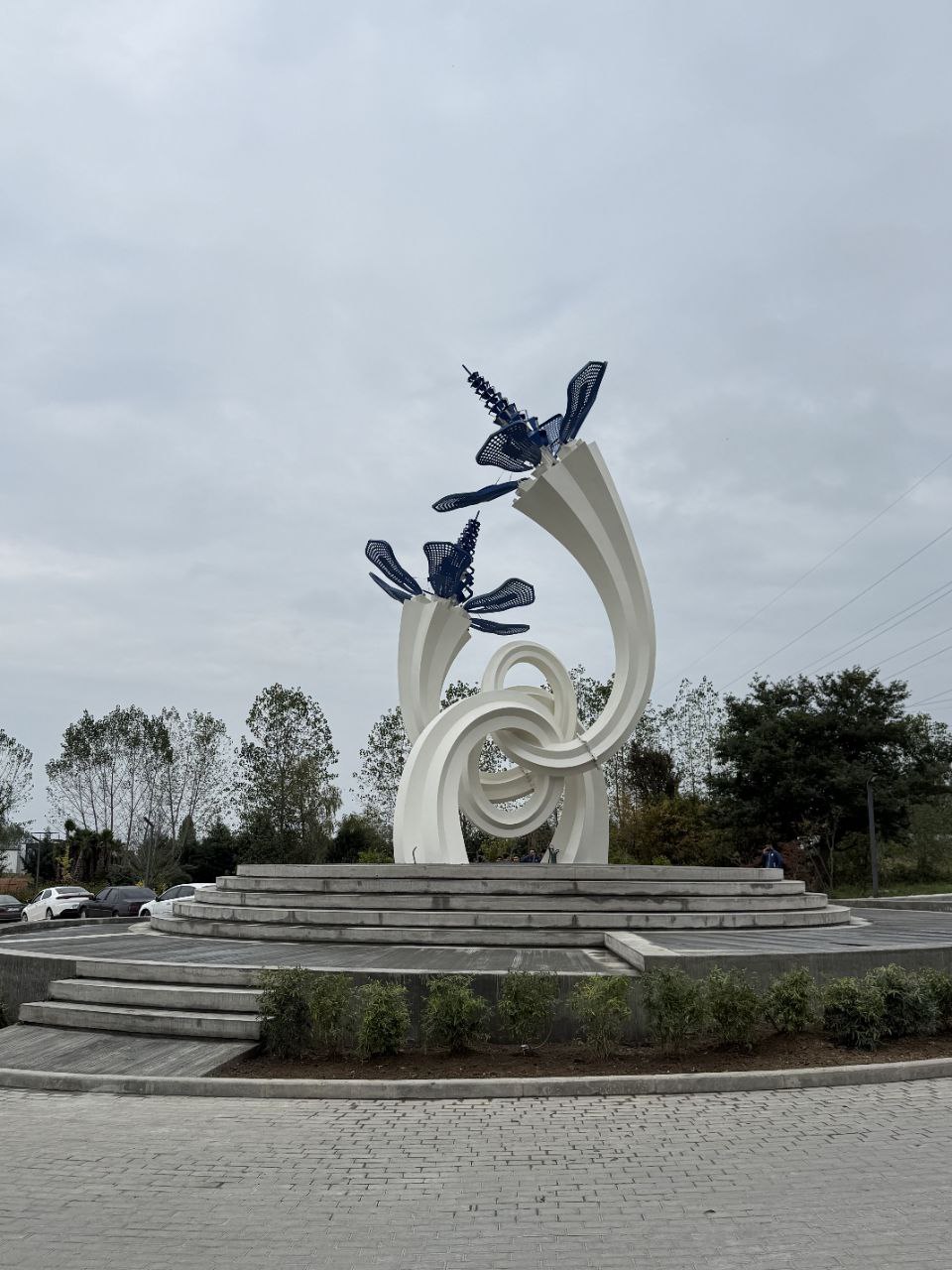 رونمایی از مجسمه «پیوند مهرگان»